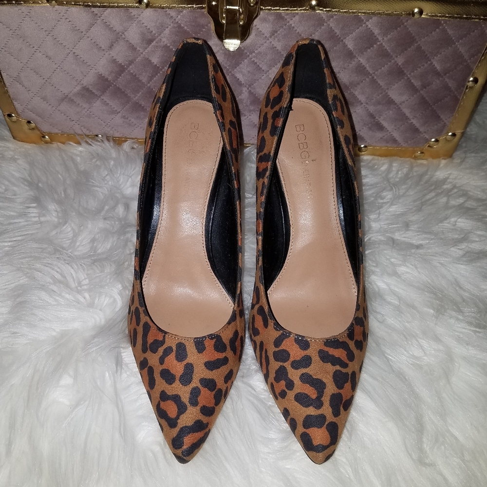 BCBGeneration Heidi Leopard Microsuede 7.5 M - Picture 3 of 6